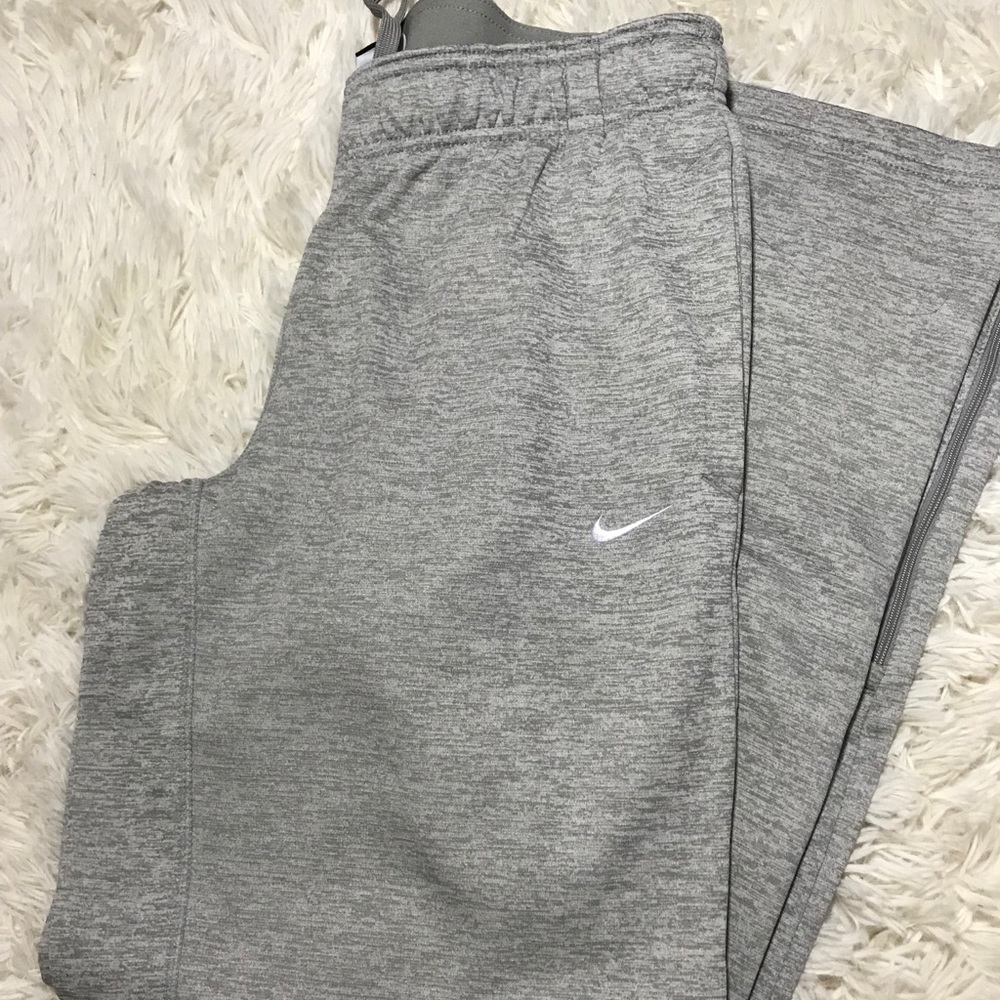 Women Therma Fit Nike pants SIZE Medium